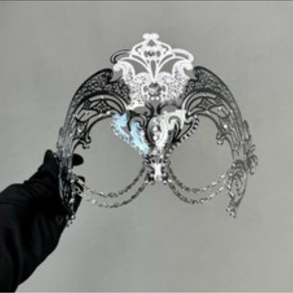 New Elegant Silver Venetian Masquerade Mask